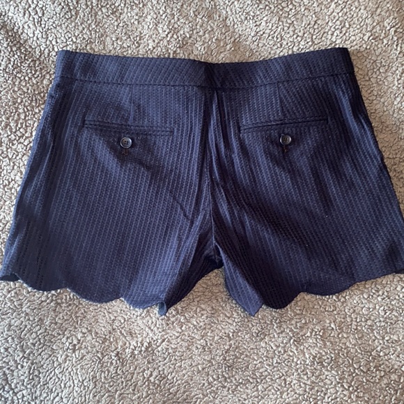 Club Monaco Textured Scalloped Shorts - Picture 4 of 6